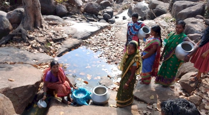 ଚୁଆଁ ପାଣି ଉପରେ ନିର୍ଭର କରୁଛନ୍ତି ଅଞ୍ଚଳ ବାସୀ।