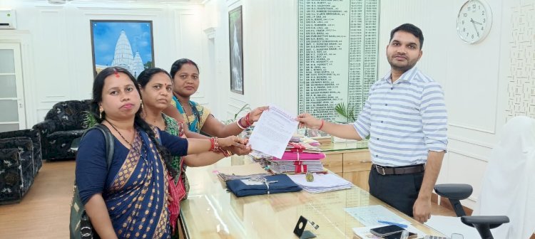 ବିଡିଓ ଙ୍କୁ ଓଡିଶା ଜୀବିକା ମିଶନ ଇସି ସଂଘର ଦାବିପତ୍ର